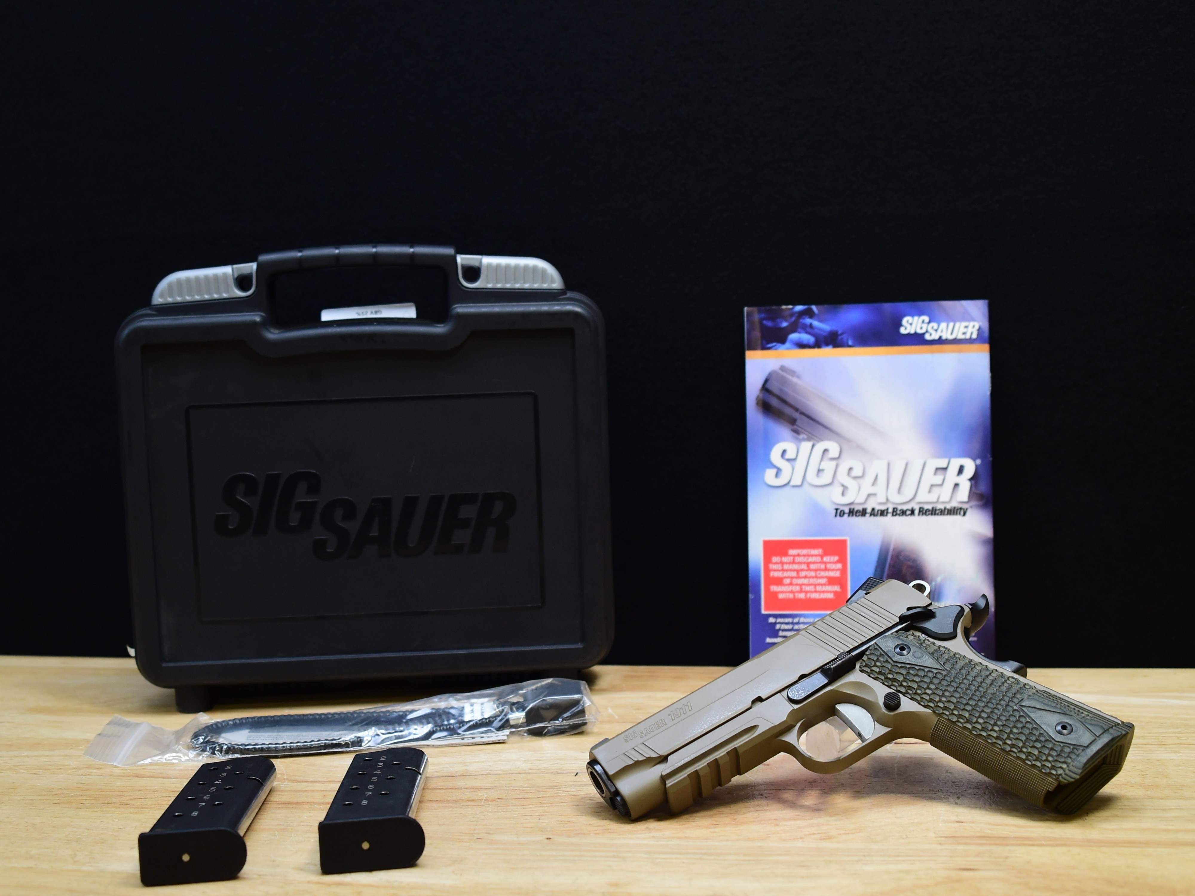 Sig Sauer 1911 Scorpion Carry - .45 ACP - OG Case & More - FDE M1911 - C-img-1