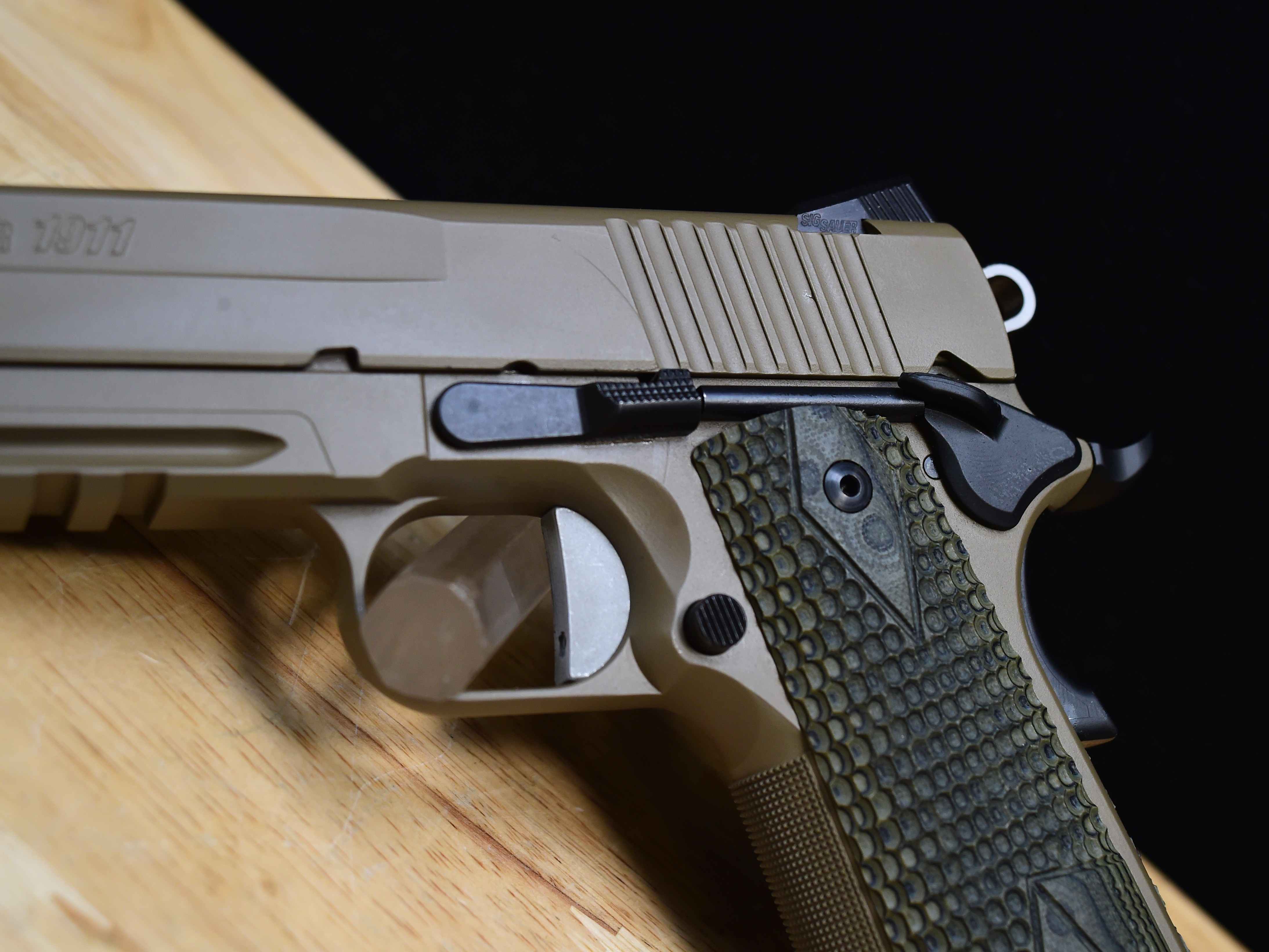 Sig Sauer 1911 Scorpion Carry - .45 ACP - OG Case & More - FDE M1911 - C-img-4