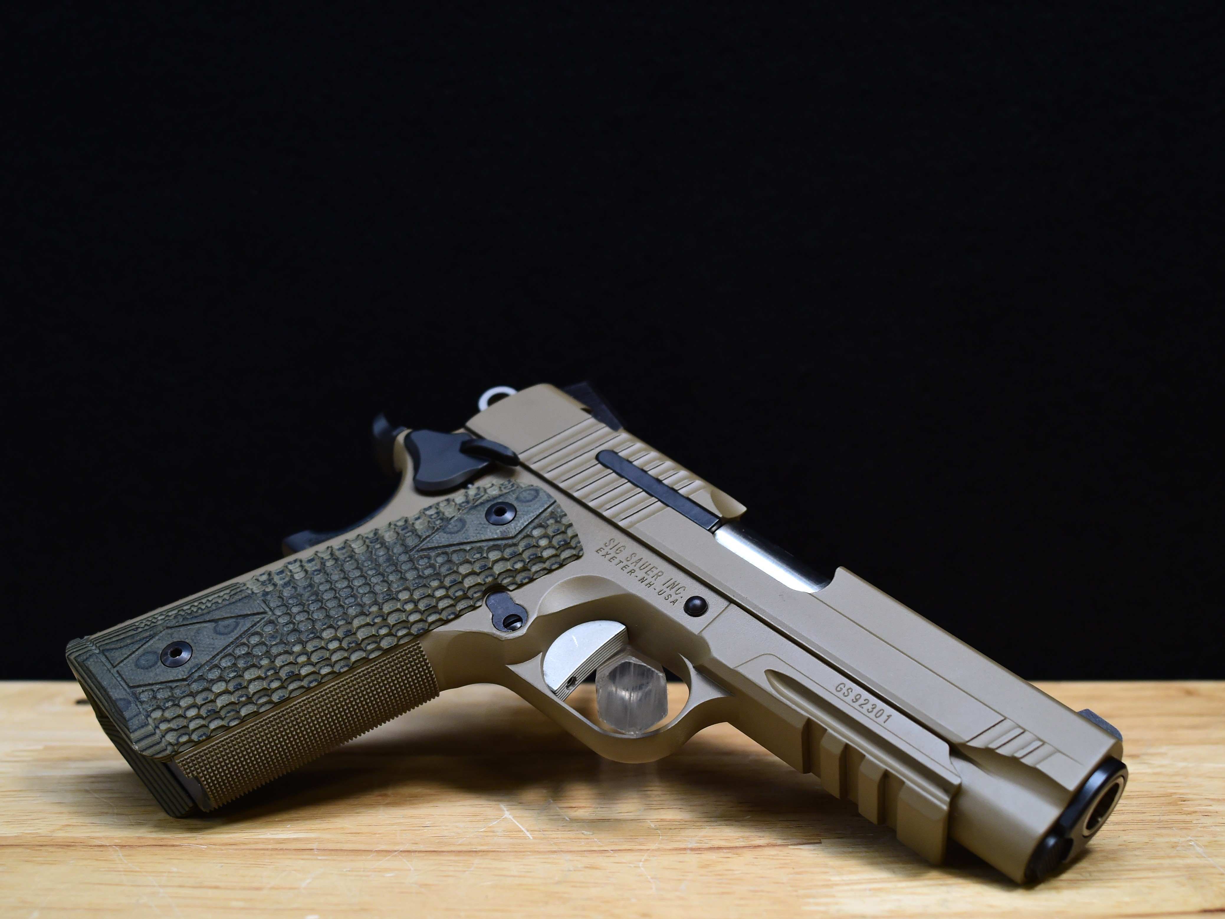 Sig Sauer 1911 Scorpion Carry - .45 ACP - OG Case & More - FDE M1911 - C-img-12