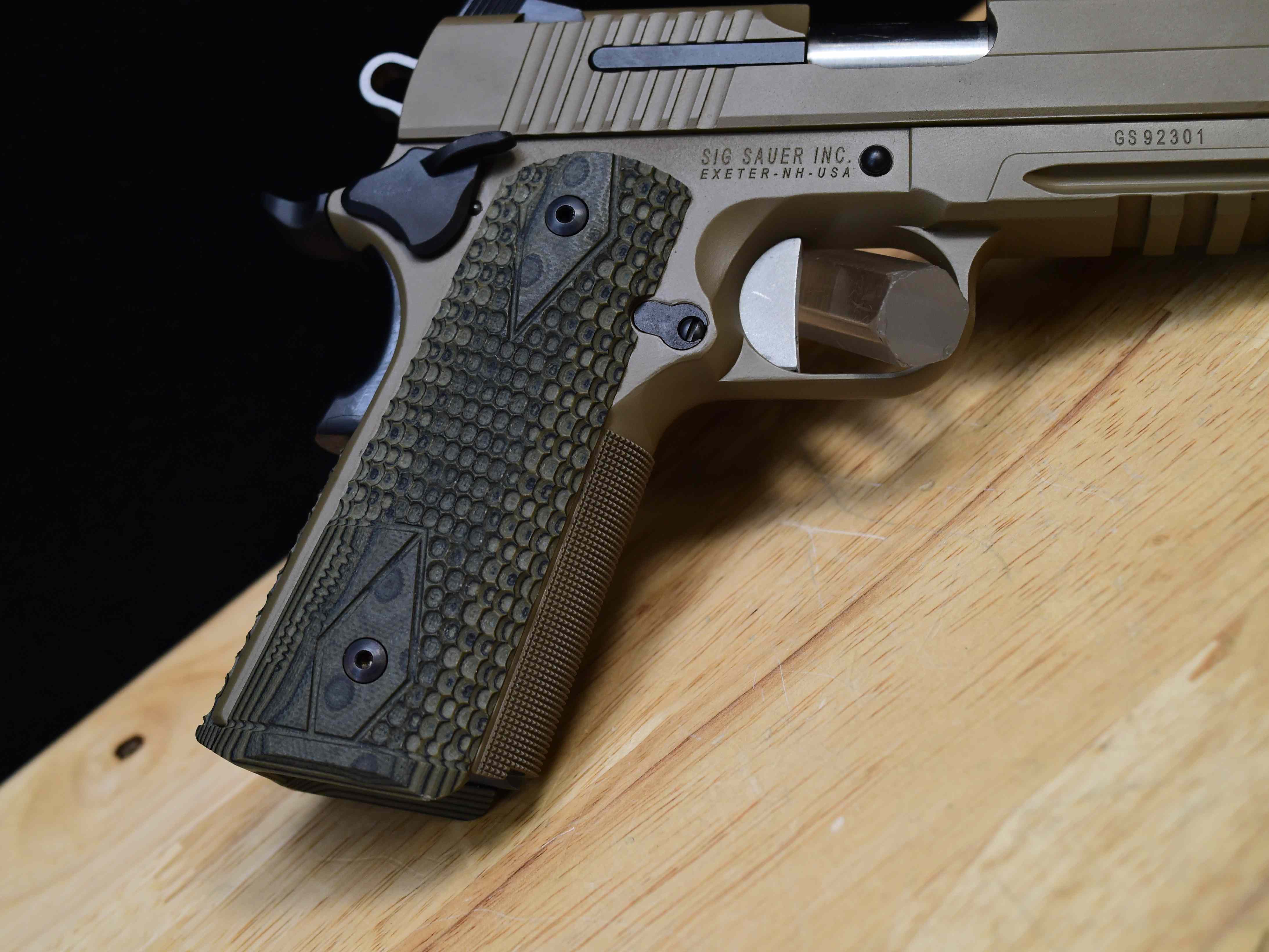 Sig Sauer 1911 Scorpion Carry - .45 ACP - OG Case & More - FDE M1911 - C-img-13