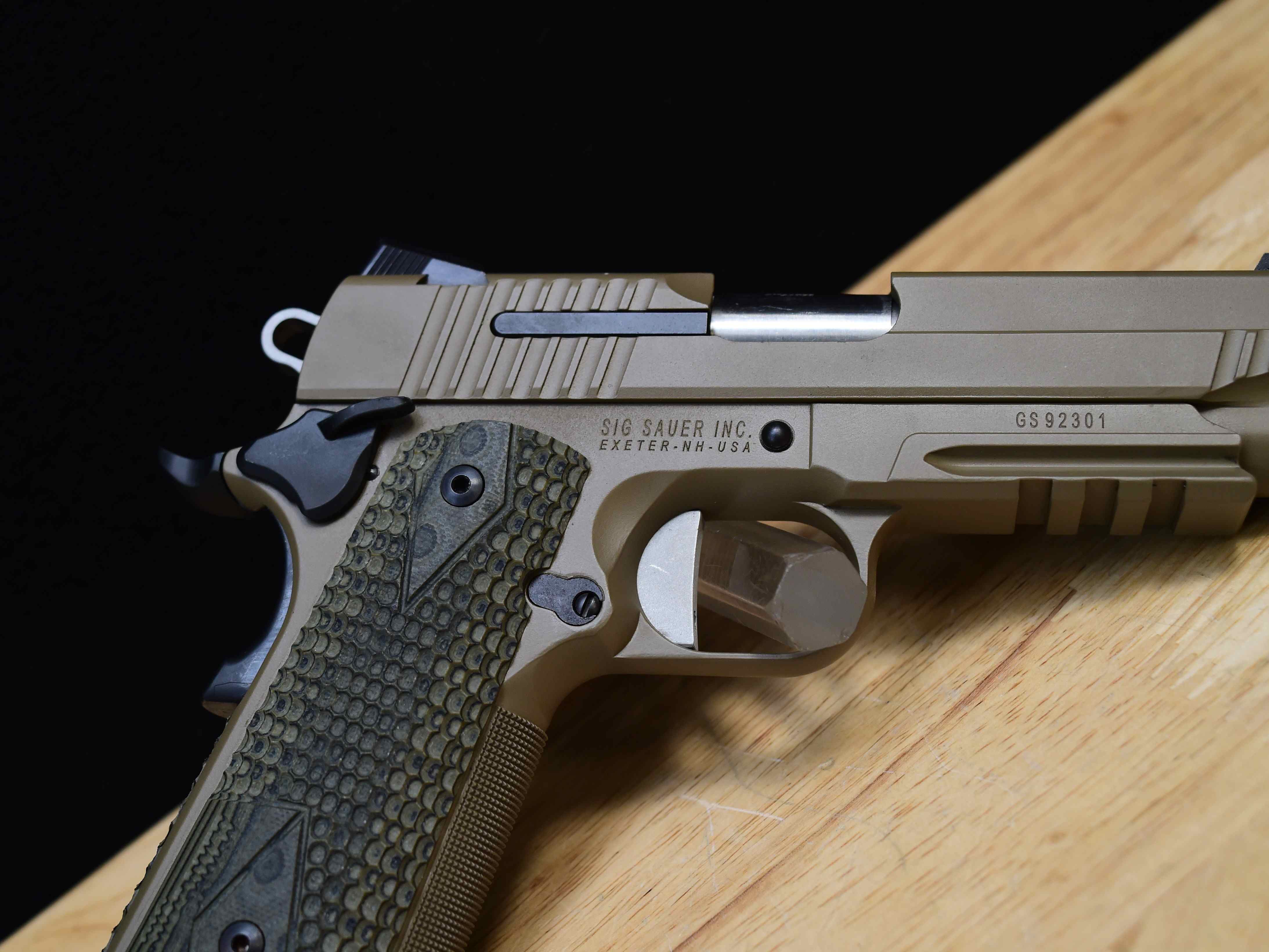 Sig Sauer 1911 Scorpion Carry - .45 ACP - OG Case & More - FDE M1911 - C-img-14