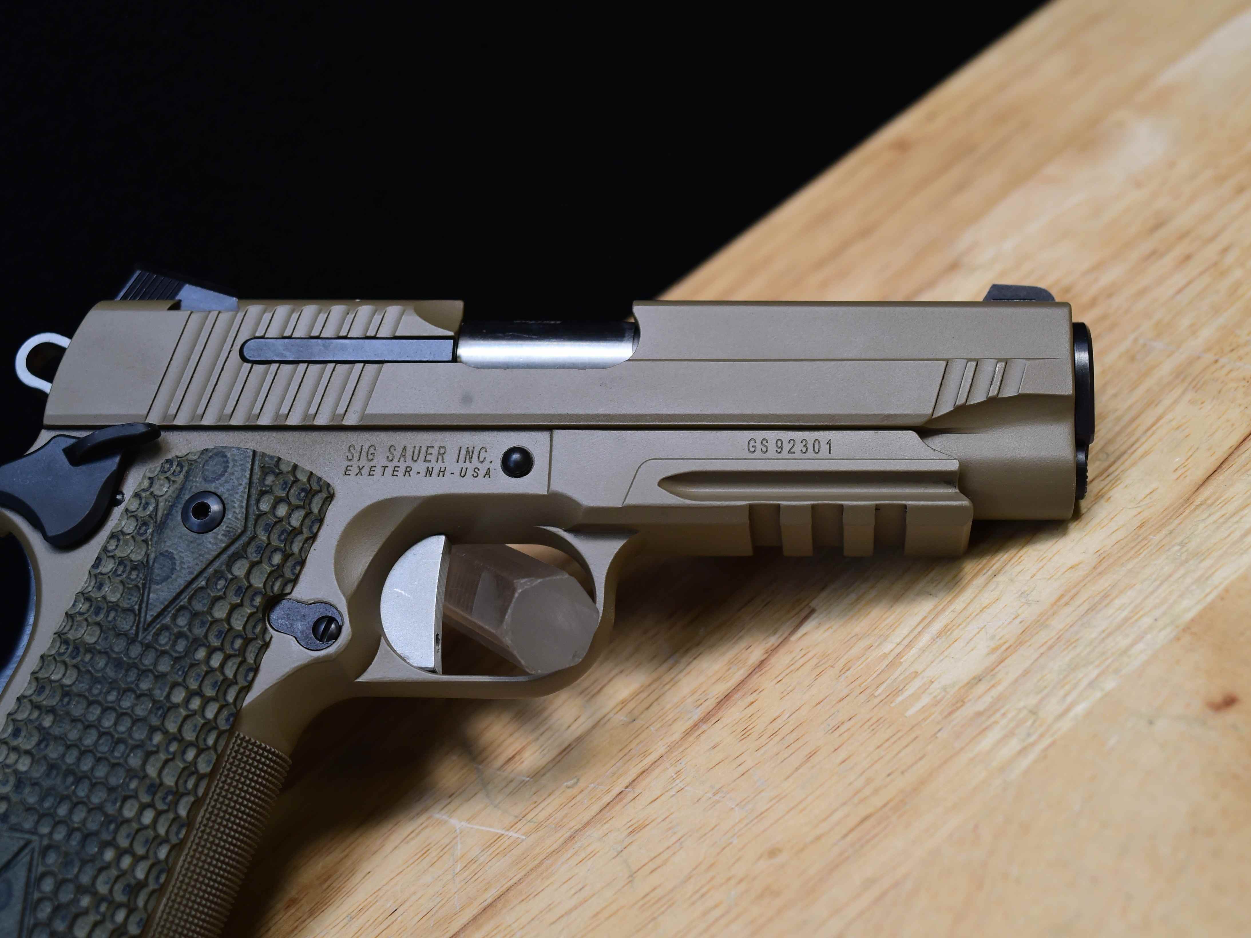 Sig Sauer 1911 Scorpion Carry - .45 ACP - OG Case & More - FDE M1911 - C-img-15